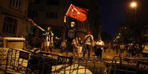 turchia-taksim-protesta-barricate
