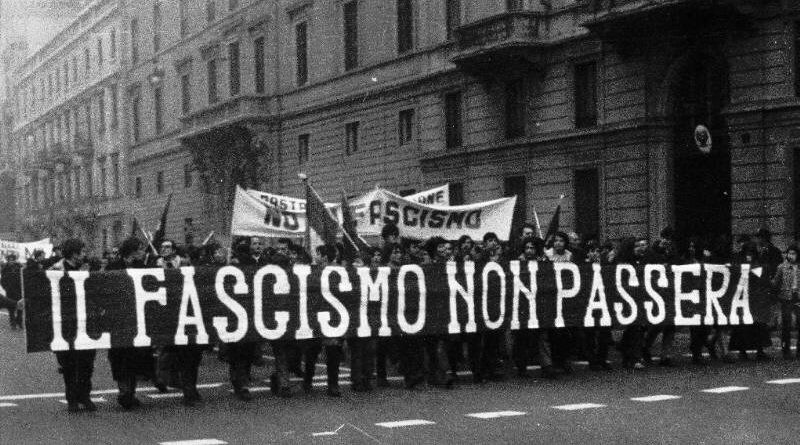 Manifestazione antifascista anni 70