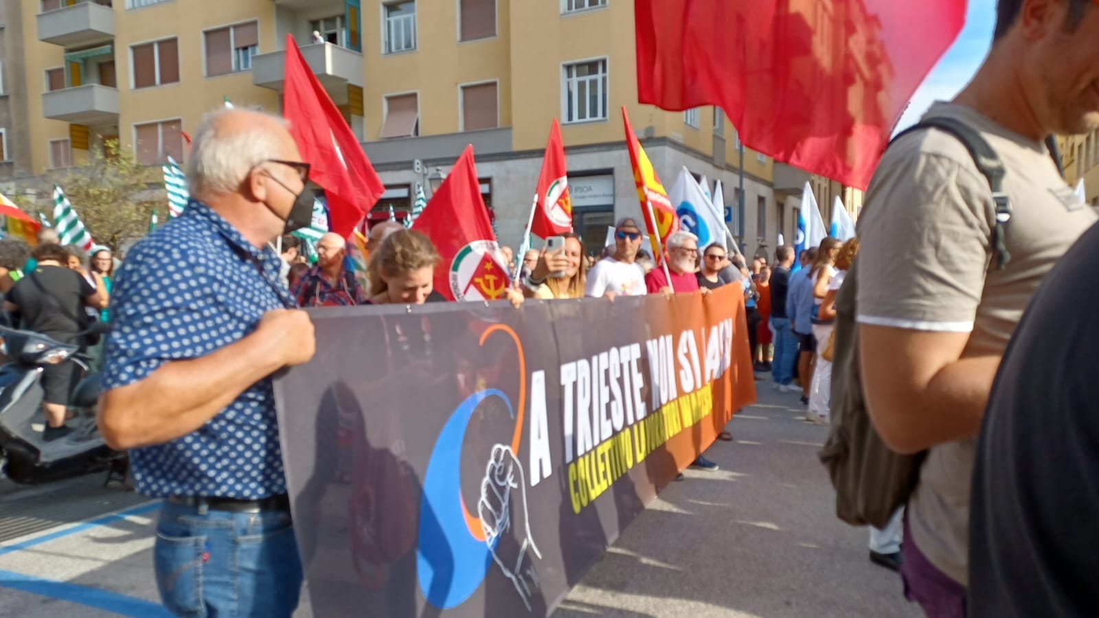 Intervista ad un operaio del collettivo di fabbrica della WARTSILA di Trieste in corteo contro i preannunciati licenziamenti
